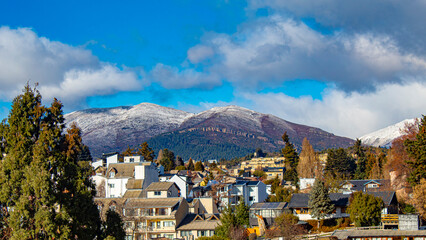 Obraz premium mountain village in the winter San Carlos de Bariloche Patagonia Argentina glacial lake Nahuel Huapi, next to the Andes Mountains, base city for skiing in the mountains