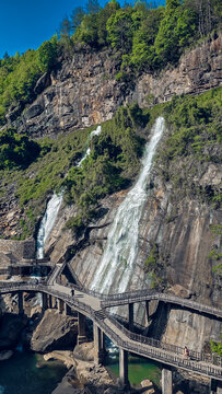 Wangxian Valley, a village with a history of more than a thousand years, is located in Shangrao City, Jiangxi Province.It is an AAAA-class tourist attraction in China.