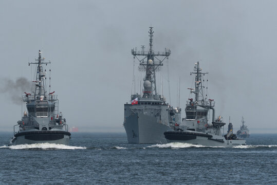 
WARSHIPS OF THE POLISH NAVY - The Oliver Hazard Perry class guided missile frigate and tgs is sailing at sea