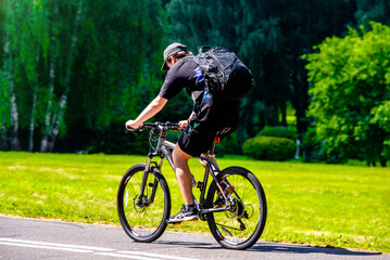 Naklejka premium Cyclist ride on the bike path in the city Park 