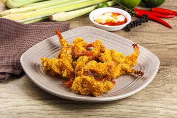 Golden deep prawn tempura wuth sauce