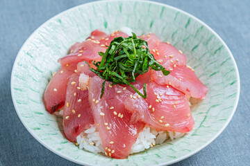 マグロ丼