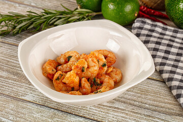 Roasted shrimps in the bowl