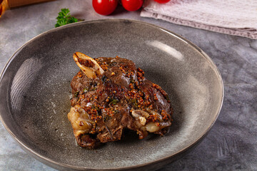 Baked lamb leg with spices