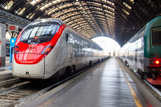EuroCity-Express (ECE) am Bahnhof in Mailand. Der Zug f&auml;hrt von Frankfurt nach Mailand und umgekehrt