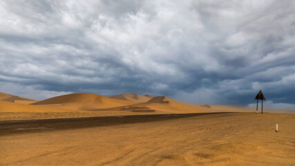 Route traversant le désert du Namib © PPJ