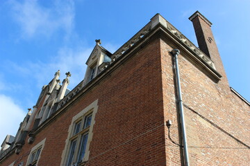 Auxonne, façade de l'hôtel de ville (coin droit en contreplongée)