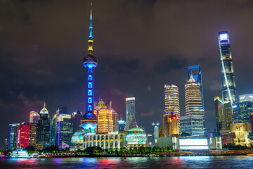 Obraz premium Shanghai Skyline at Night with City Lights, China
