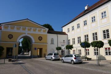 Naklejka premium Schlossplatz mit Ludwigstor und Schloss in Türkheim