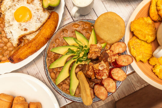 Cocido Boyac&aacute; with pork ribs, Creole potatoes, fava beans, corn on the cob, and cubios, presented in a hot clay pot