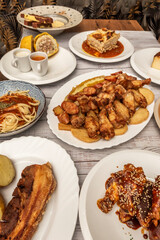 Tolimense suckling pig stuffed with rice, pork, and chickpeas, perfectly browned and accompanied by yellow corn arepas