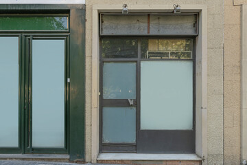Obraz premium Contemporary commercial facade with frameless glass that creates an infinite window effect