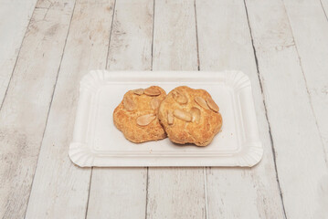 Gingerbread and spice cookies with white royal icing, shaped like Christmas buttons and scented with cinnamon and cloves.