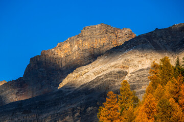 Naklejka premium Scenic autumn alpine landscape near Livigno lake in Italy, Europe 