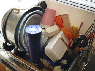 食事後、洗う前の食器