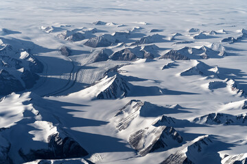 グリーンランド　連なる氷山