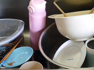 食事後、洗う前の食器