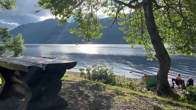 Panor&aacute;mica desde la orilla del Lago Ness