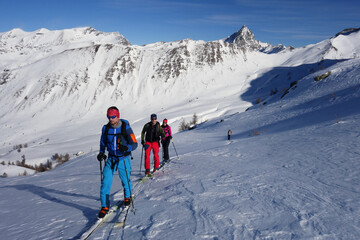 Ski de randonn&eacute;e en Queyras. Skieurs en mont&eacute;e. Le Bric Bouchet en fond. Massif du Queyras - Hautes-Alpes.