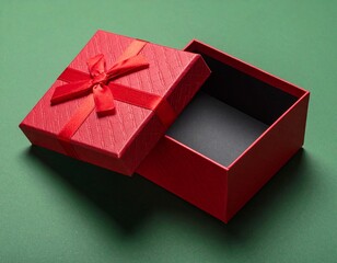 緑の背景に蓋が開いている一個の赤いプレゼントの箱