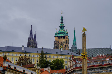 Fototapeta premium Beautiful aerial and detailed view of Prague Castle with St. Vitus Cathedral and the Old Royal Palace, Czech Republic — Gothic architecture and panoramic city skyline