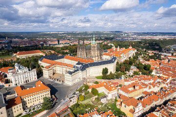 Obraz premium Beautiful aerial and detailed view of Prague Castle with St. Vitus Cathedral and the Old Royal Palace, Czech Republic — Gothic architecture and panoramic city skyline