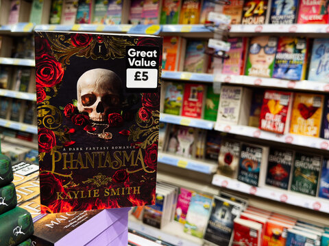 Phantasma by Kaylie Smith: a dark fantasy romance on display shelf