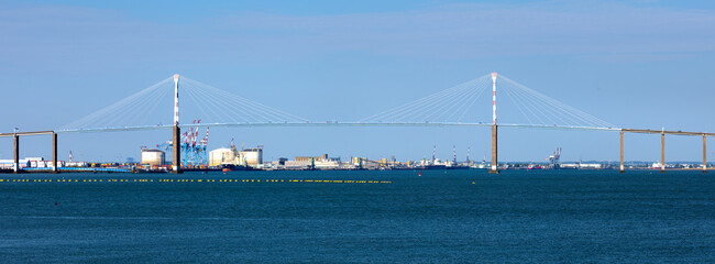 Obraz premium Suspension Bridge Over Industrial Waterway in Saint Nazaire