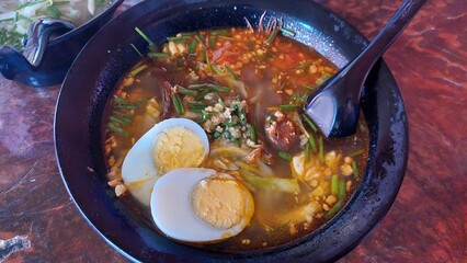 Thai noodle with boiled egg