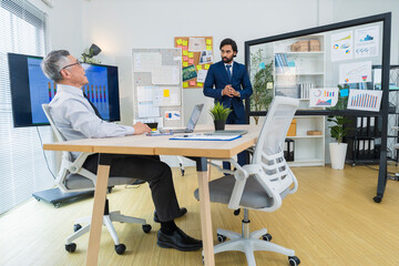 Obraz premium Business Professionals Discussing Project in Modern Office