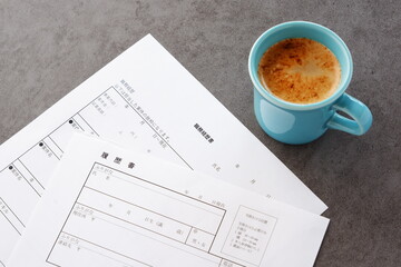履歴書と職務経歴書 - 転職の際に欠かせない応募書類の履歴書と職務経歴書を用意する
