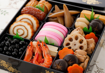お正月を祝う日本の伝統美：彩り豊かな豪華おせち料理の重箱