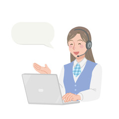 笑顔で電話対応をするコールセンターの女性