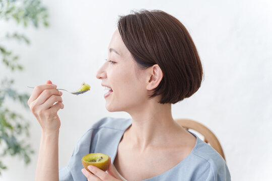 キウイの輪切り」の写真素材 | 638件の無料イラスト画像 | Adobe Stock