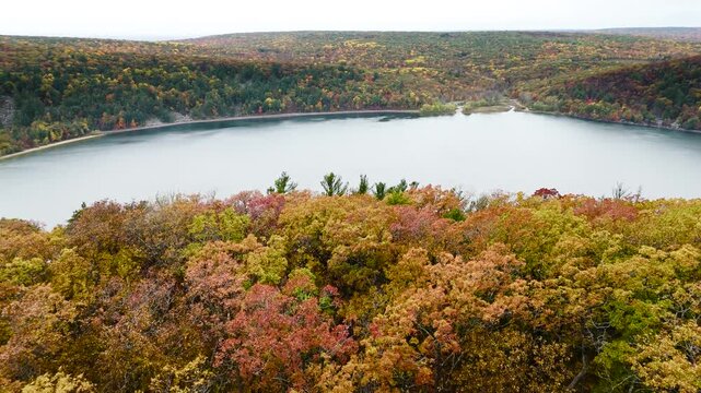 Scenic Aerial Reveal of Devil&rsquo;s Lake State Park in Autumn
