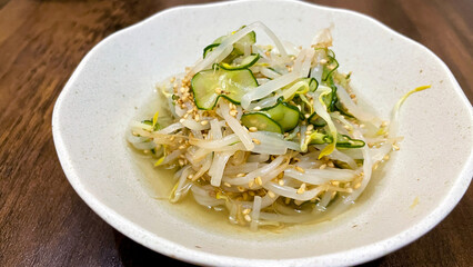 もやしときゅうりの和え物