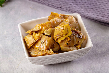 Marinated organic artichole with oil