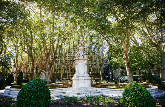 19th Century fountain depicting Apollo, sculpted by Manuel &Aacute;lvarez and completed in 1802, Paseo del Prado, Madrid, Spain, Europe.
