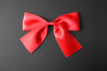 黒背景と赤リボン