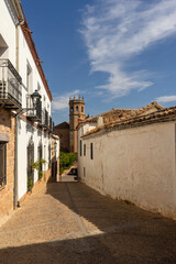 Calle del casco antiguo de baños de la Encina en Jaén, España