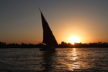 ナイル川に浮かぶファルーカ（felucca）