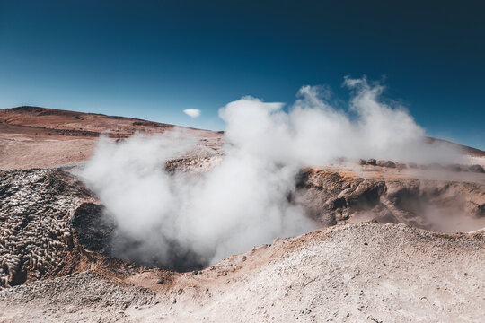 geyser sol de ma&ntilde;ana in the desert of bolivia