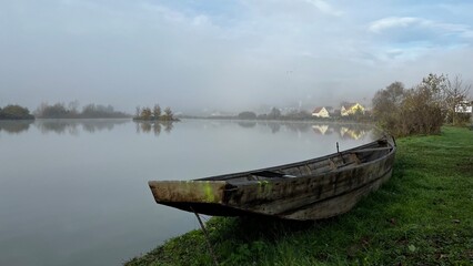 Obraz premium boat on the lake