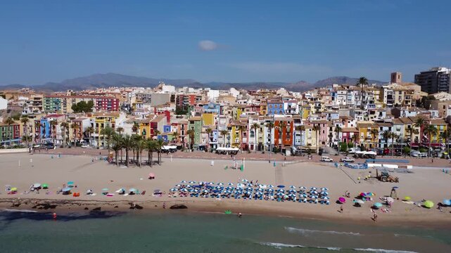 Casas de colores en Villajoyosa, Costa Blanca, vista a&eacute;rea 4K