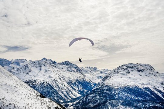 Val Roseg, Piz Roseg, Rosegbach, Piz Sella, Sellagletscher, Rosatschgruppe, Gleitschirmfliegen, Langlaufloipe, Berninagruppe, Oberengadin, Alpen, Winter, Wintersport, Pontresina, Graub&uuml;nden, Schweiz 
