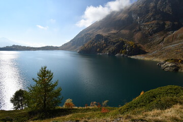 Il lago di Cignana,specchio d'acqua artificiale in Valtournanche, Valle d'Aosta Italia