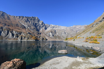 Il lago di Cignana,specchio d'acqua artificiale in Valtournanche, Valle d'Aosta Italia