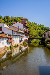 Fototapeta premium Saint-Jean-Pied-de-Port en France, ville étape du pèlerinage de Saint-Jacques de Compostelle