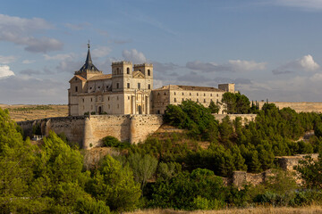 Vista panor&aacute;mica del Monasterio de Ucl&eacute;s al atardecer, Cuenca, Castilla La Mancha, Espa&ntilde;a.