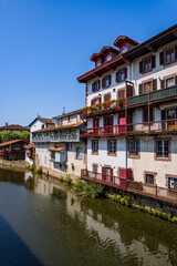 Obraz premium Saint-Jean-Pied-de-Port en France, ville étape du pèlerinage de Saint-Jacques de Compostelle